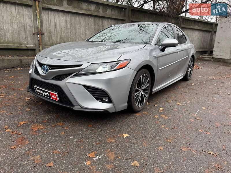 Седан Toyota Camry 2019 в Києві