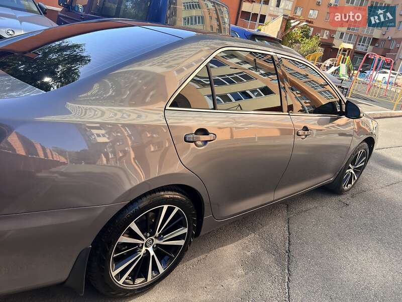 Седан Toyota Camry 2017 в Киеве