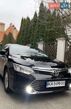 Седан Toyota Camry 2016 в Киеве