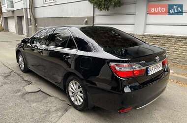 Седан Toyota Camry 2016 в Киеве