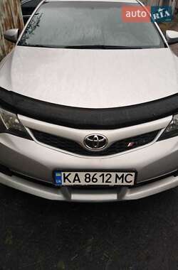 Седан Toyota Camry 2014 в Києві