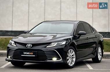 Седан Toyota Camry 2023 в Киеве