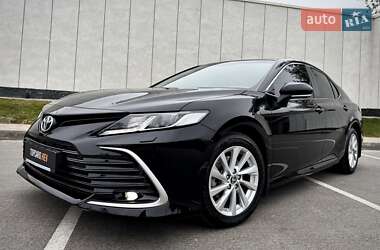 Седан Toyota Camry 2023 в Киеве