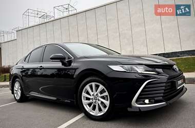 Седан Toyota Camry 2023 в Киеве