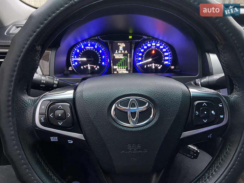 Седан Toyota Camry 2014 в Дніпрі