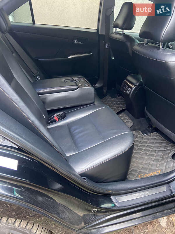 Седан Toyota Camry 2014 в Дніпрі