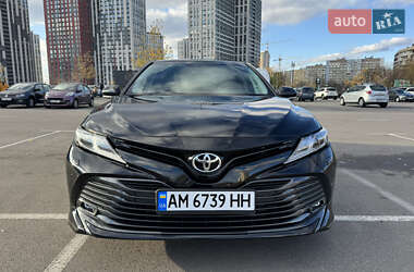 Седан Toyota Camry 2017 в Киеве