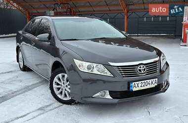 Седан Toyota Camry 2013 в Харкові