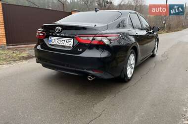 Седан Toyota Camry 2021 в Киеве