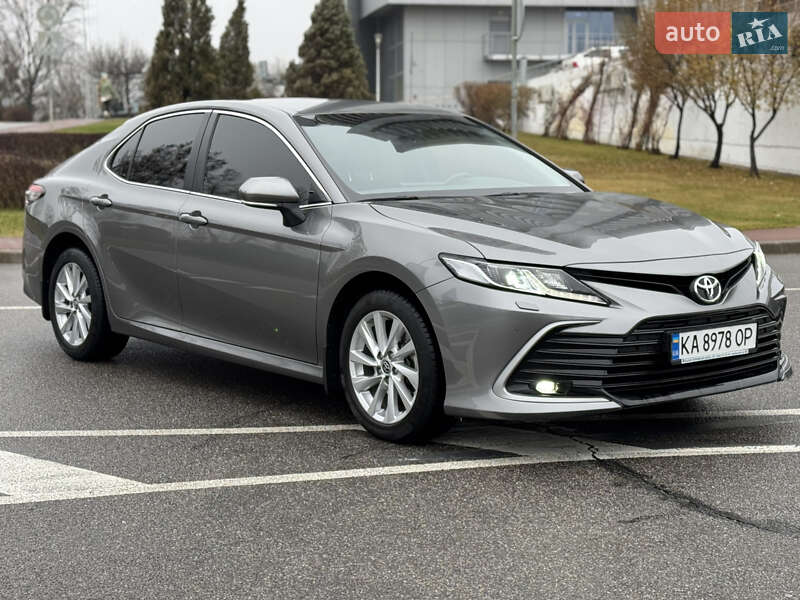 Седан Toyota Camry 2022 в Києві