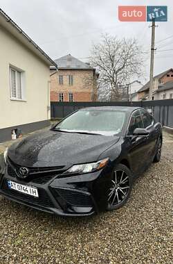 Седан Toyota Camry 2023 в Івано-Франківську