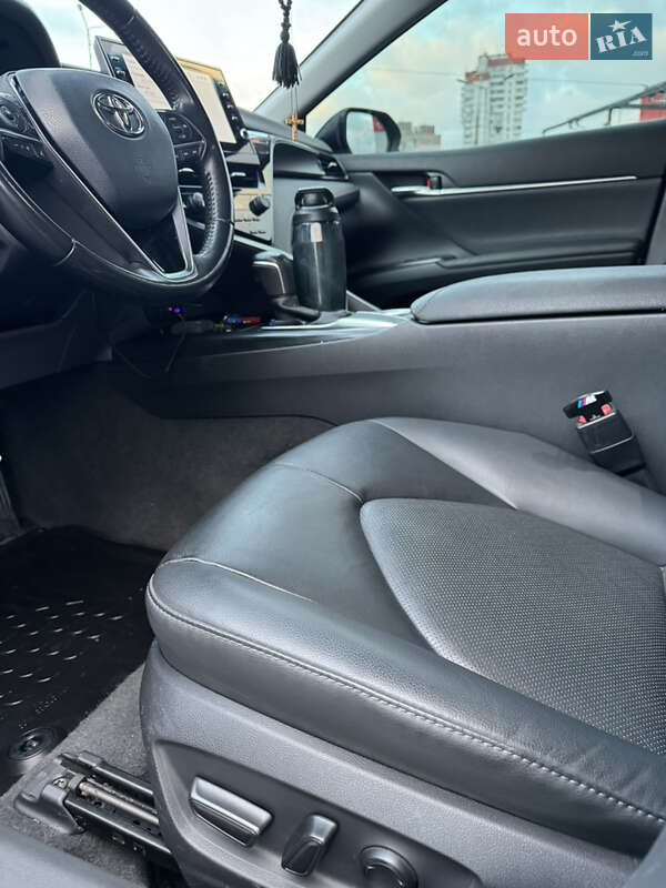 Седан Toyota Camry 2020 в Києві
