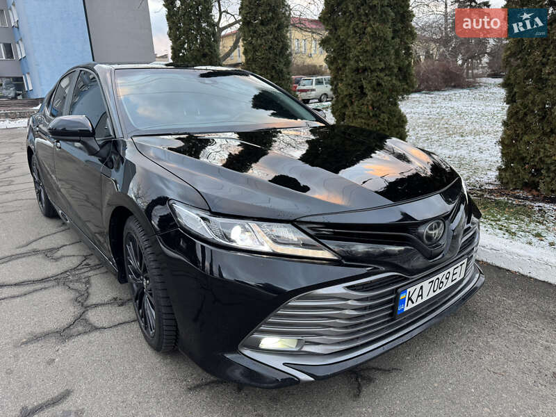 Седан Toyota Camry 2020 в Києві