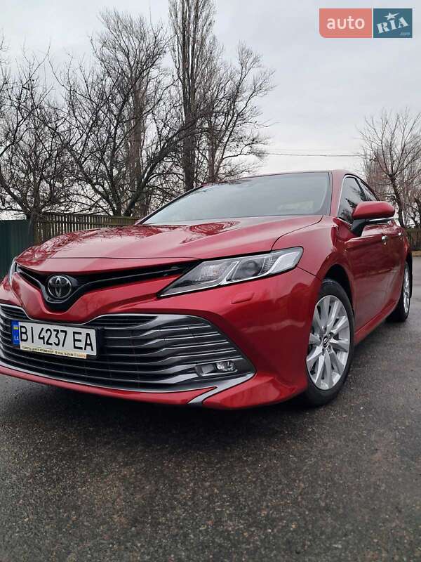 Седан Toyota Camry 2019 в Кременчуге
