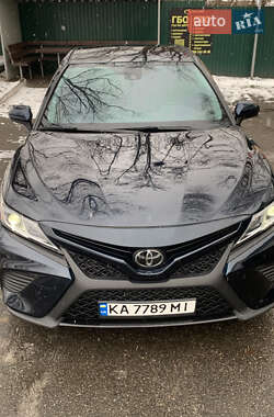 Седан Toyota Camry 2020 в Києві