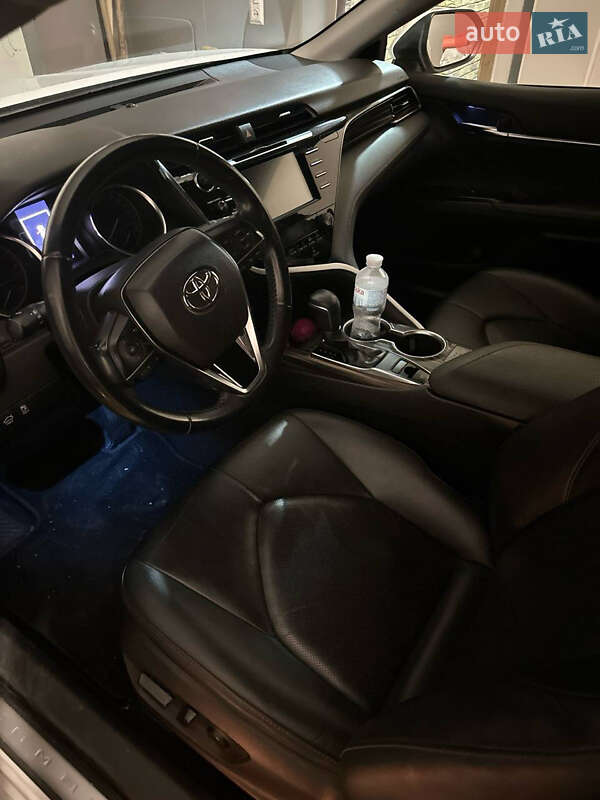 Седан Toyota Camry 2019 в Харькове