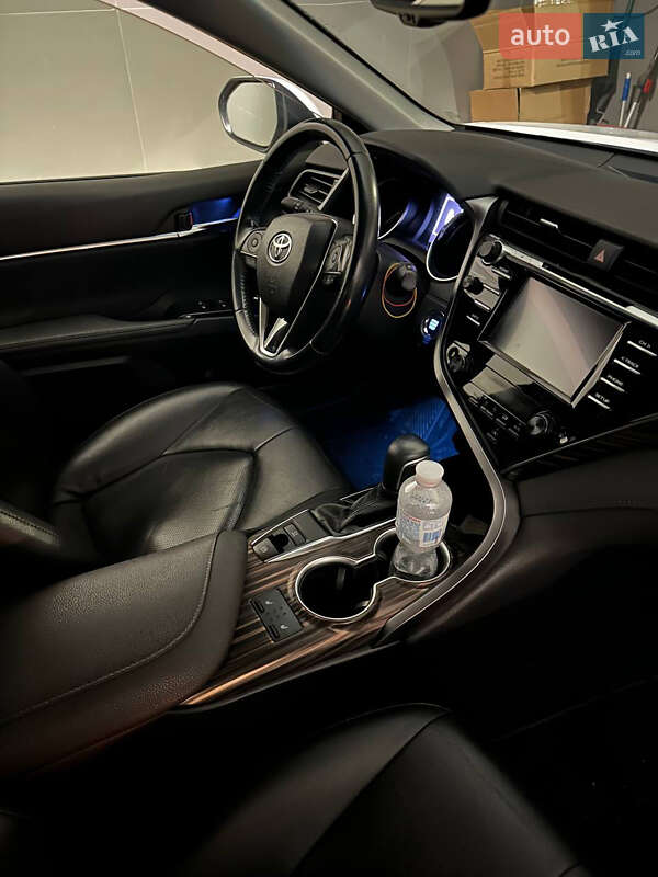 Седан Toyota Camry 2019 в Харькове