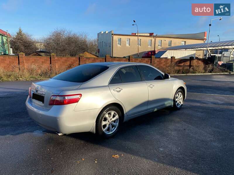 Седан Toyota Camry 2009 в Рівному