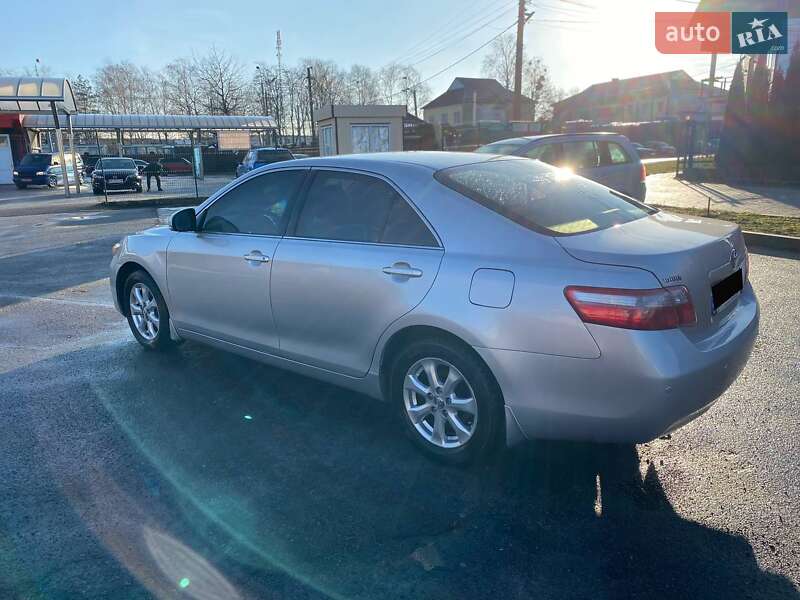 Седан Toyota Camry 2009 в Рівному