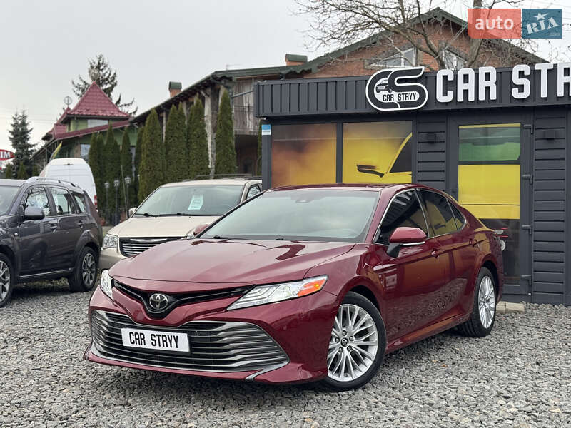 Седан Toyota Camry 2018 в Стрые