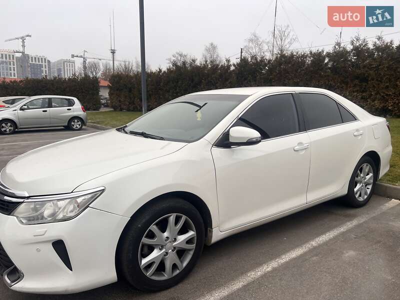 Седан Toyota Camry 2016 в Києві