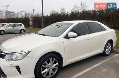 Седан Toyota Camry 2016 в Києві