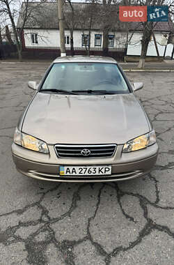 Седан Toyota Camry 2001 в Покровському