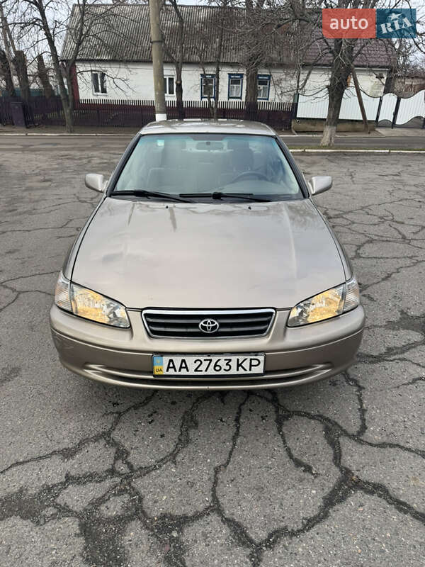 Седан Toyota Camry 2001 в Покровском