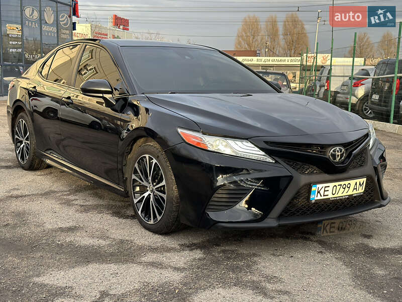 Седан Toyota Camry 2019 в Дніпрі