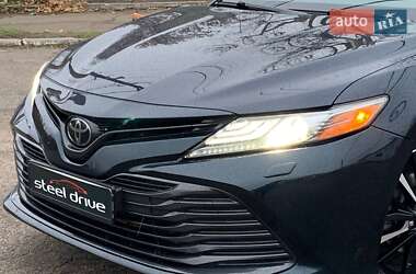 Седан Toyota Camry 2018 в Николаеве