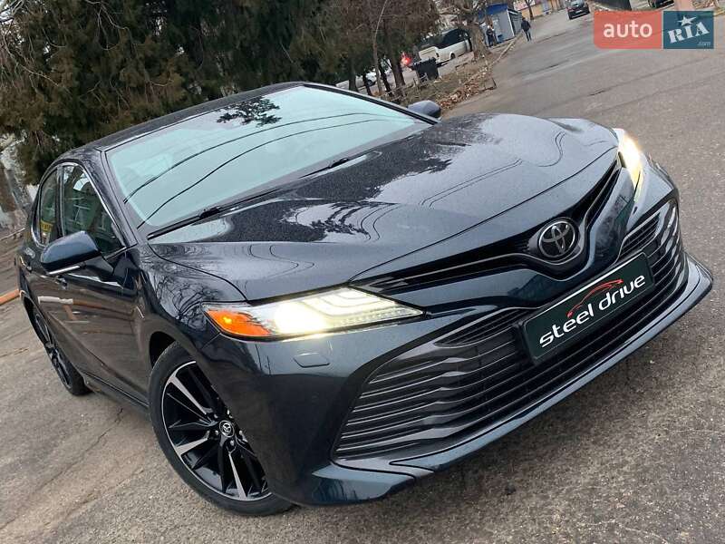 Седан Toyota Camry 2018 в Николаеве