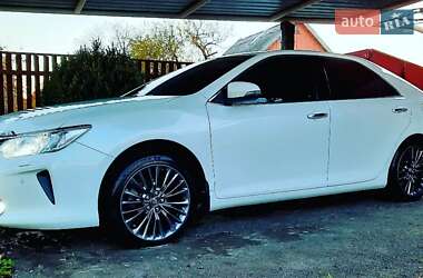 Седан Toyota Camry 2015 в Кременчуці