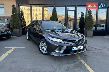 Седан Toyota Camry 2019 в Києві