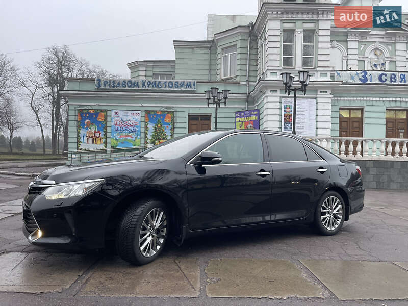 Седан Toyota Camry 2017 в Днепре