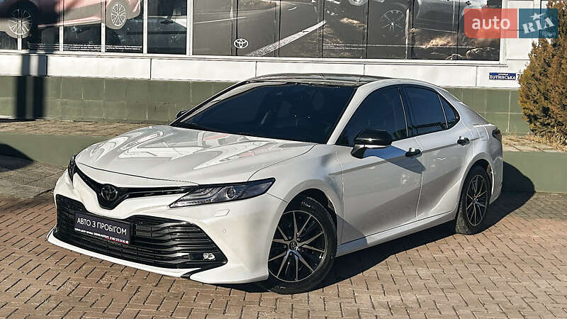 Седан Toyota Camry 2018 в Черновцах