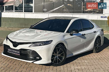 Седан Toyota Camry 2018 в Черновцах