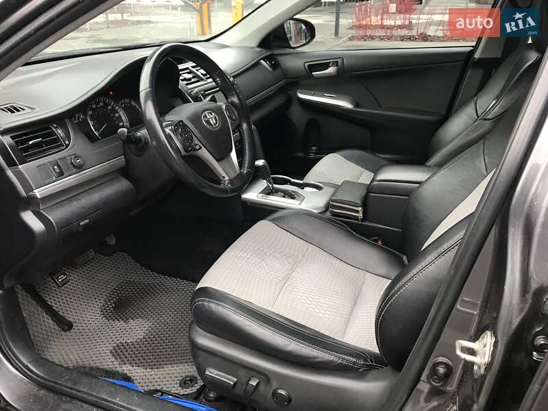 Седан Toyota Camry 2013 в Киеве