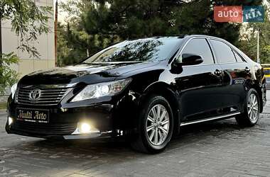 Седан Toyota Camry 2012 в Дніпрі