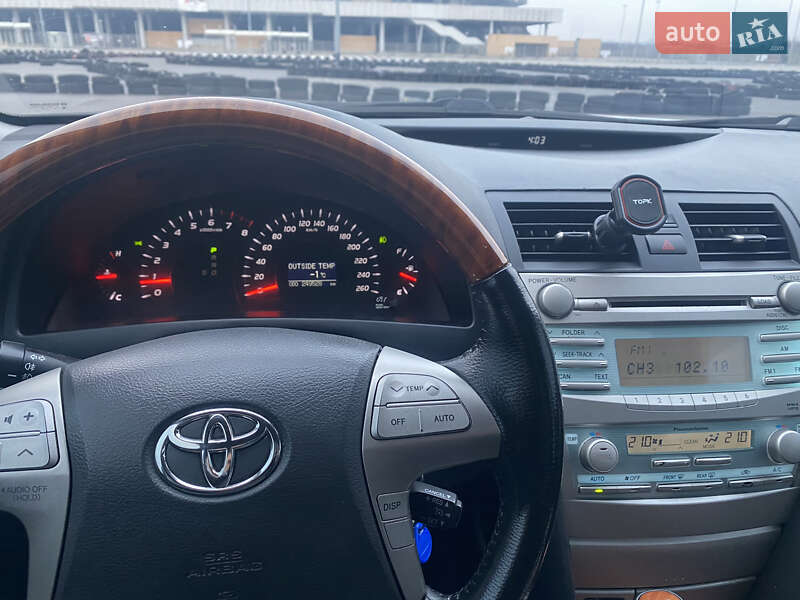 Седан Toyota Camry 2007 в Львове