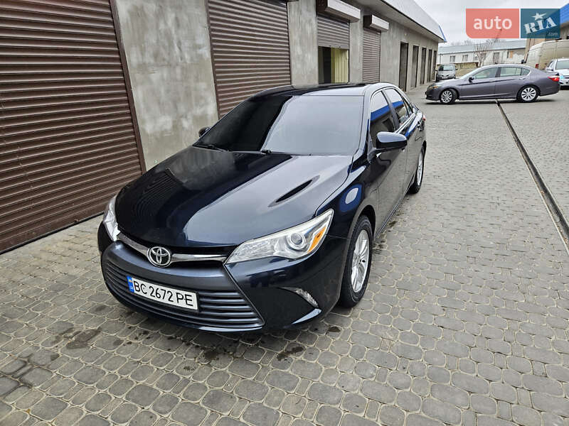 Седан Toyota Camry 2015 в Херсоне