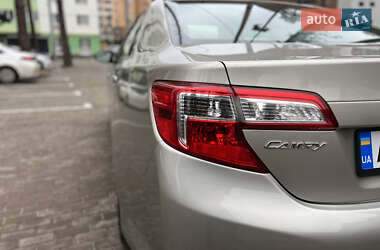 Седан Toyota Camry 2013 в Києві