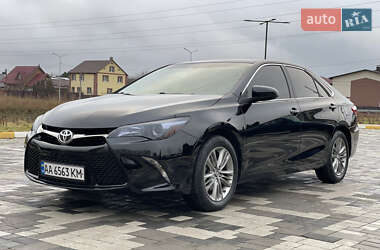 Седан Toyota Camry 2017 в Києві