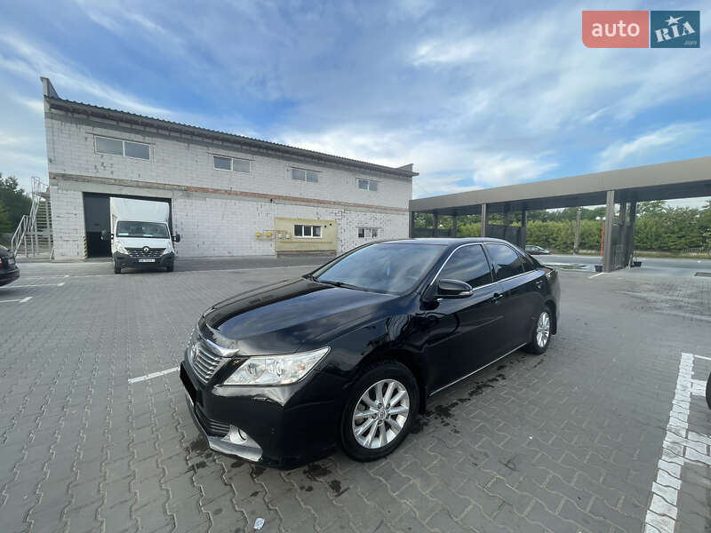 Седан Toyota Camry 2012 в Виннице