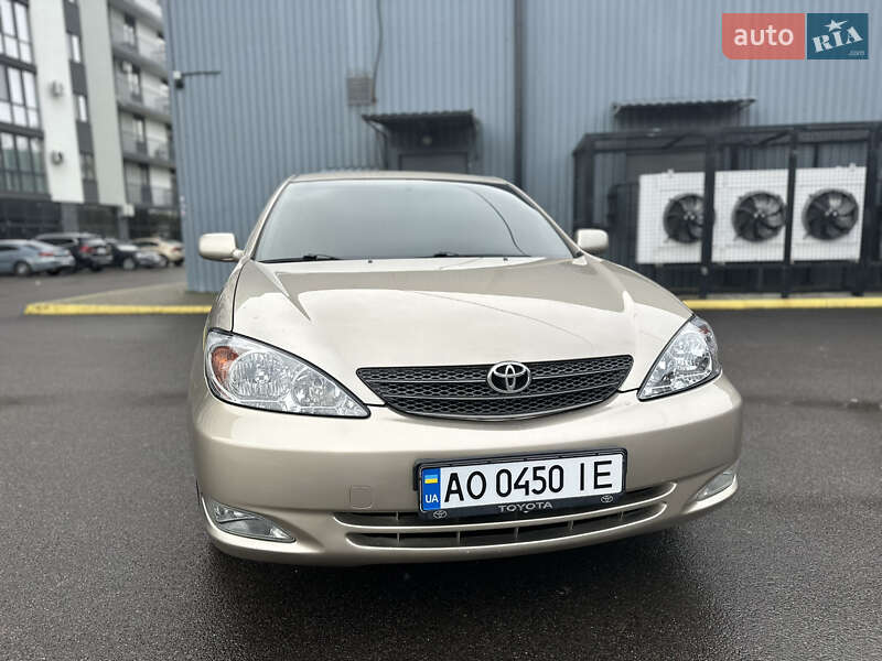 Седан Toyota Camry 2003 в Ужгороді