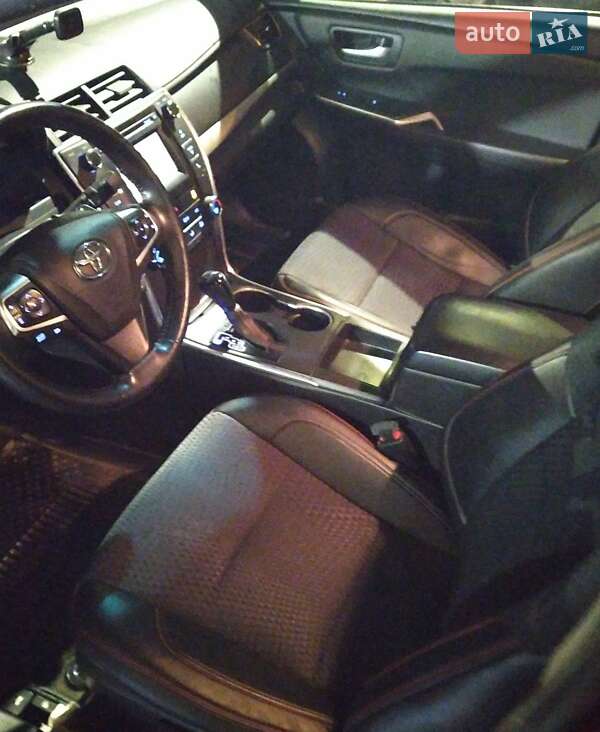 Седан Toyota Camry 2015 в Львове