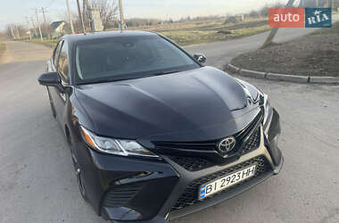 Седан Toyota Camry 2018 в Миргороде