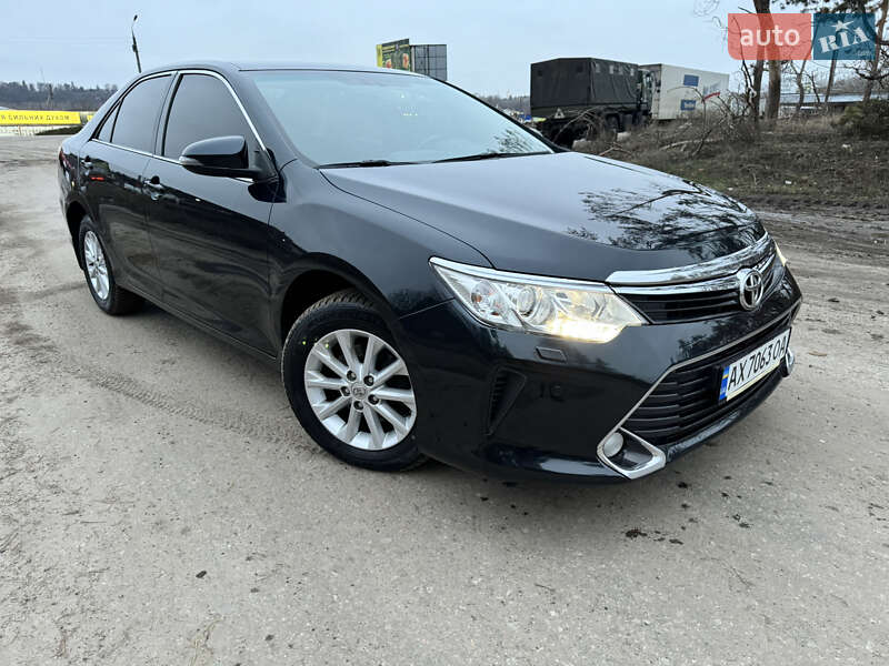 Седан Toyota Camry 2016 в Харкові