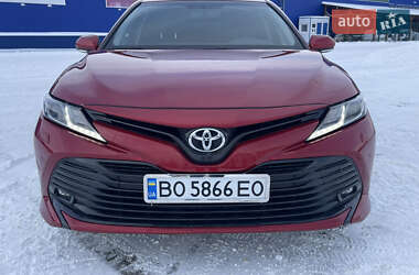 Седан Toyota Camry 2018 в Тернополе