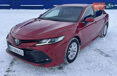 Седан Toyota Camry 2018 в Тернополе