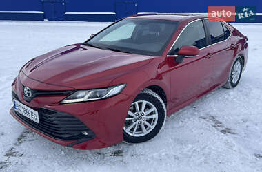 Седан Toyota Camry 2018 в Тернополе